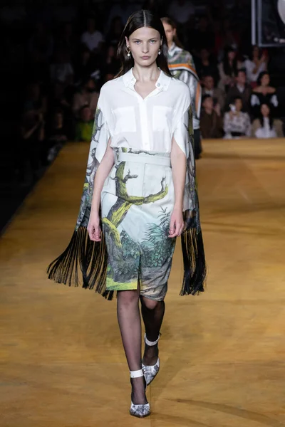 Look 14
